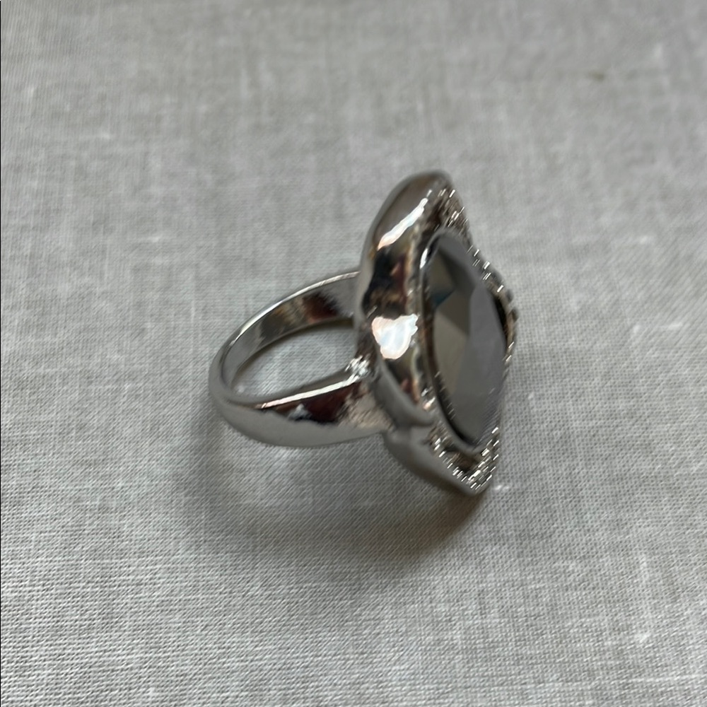 Bold Silver-Tone Statement Ring Size 8 - image 4